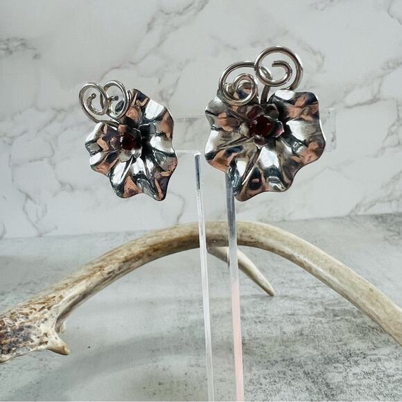 Vintage Sterling Silver Red Stone Floral Brooch Screw Back Earrings Set - Picture 5 of 13